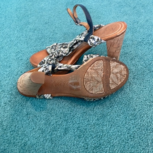 Sling back sandal with a light stretchy fabric material - Picture 3 of 4